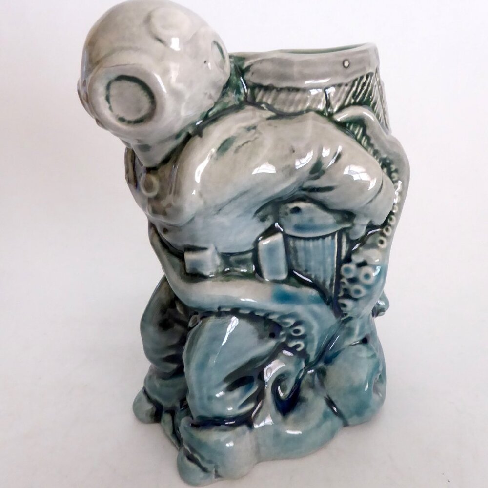 NEW 1st ED. DEEP SEA DIVER SEVEN CAVES DISTILLERY CERAMIC TIKI MUG RUM BARREL